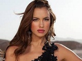 Ирина Шейк вышла на улицу Ибицы без нижнего белья